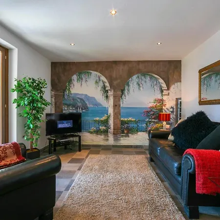 San Siro Sleeps 4 *